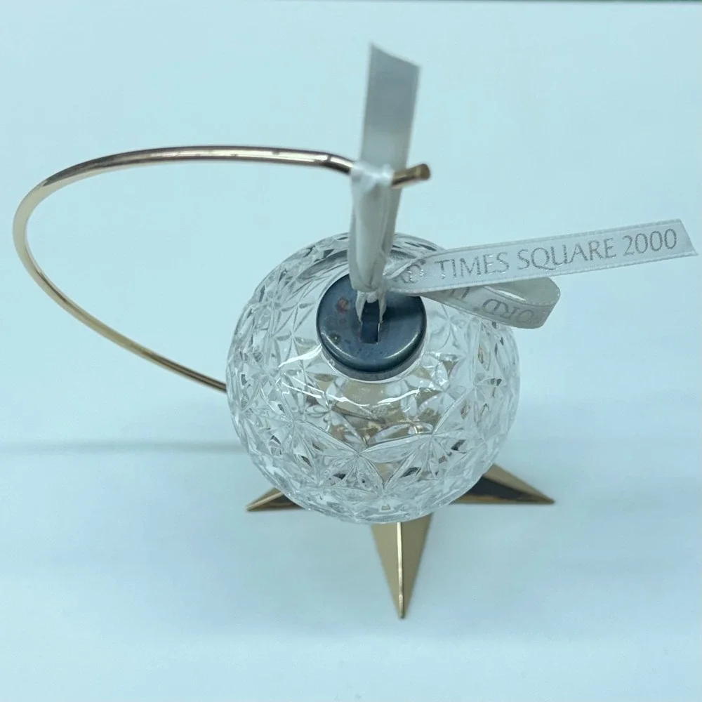 Vtg Waterford Crystal‎ Times Square 2000 Ornament with Department 56 Star Stand